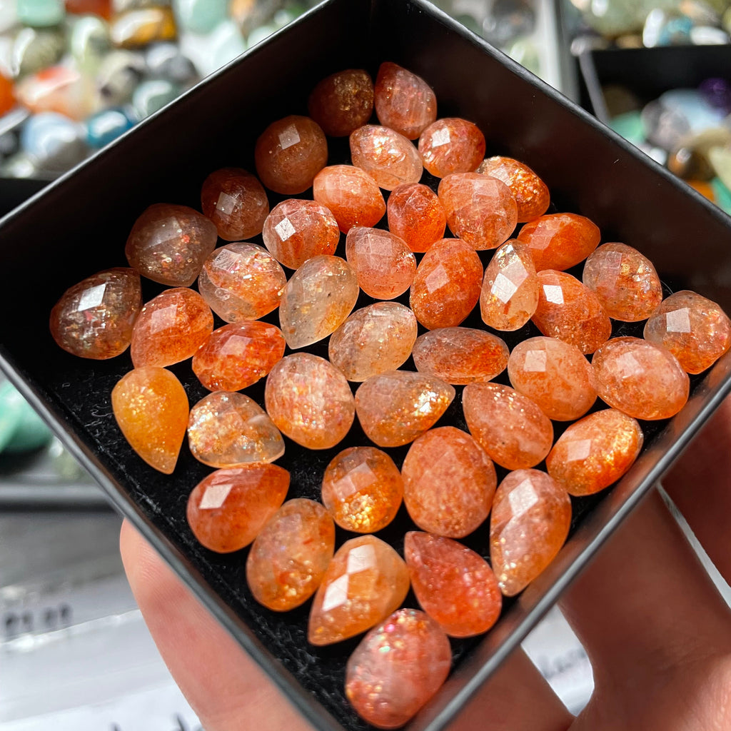 10 x Random Faceted Confetti Sunstone Cabochon Box